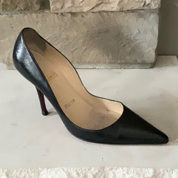 Christian Louboutin 
Decoltissimio 100
Size 37 (7)
Original box, dust bags